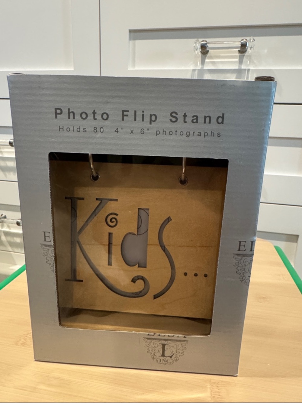 L Inc. Photo Flip Stand